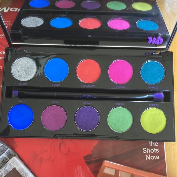 Lot of Urban Decay Eyeshadow pallets - Picture 4 of 4